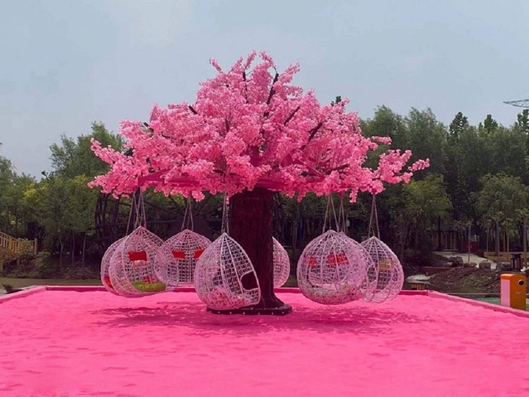 网红樱花树旋转秋千